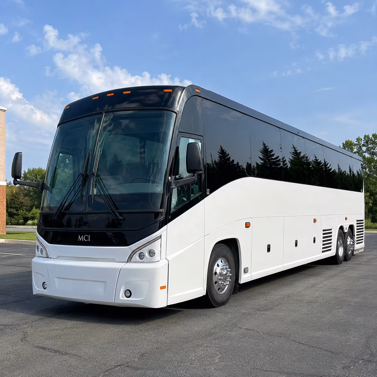 airport shuttle buses between msy and new orleans hotels and venues