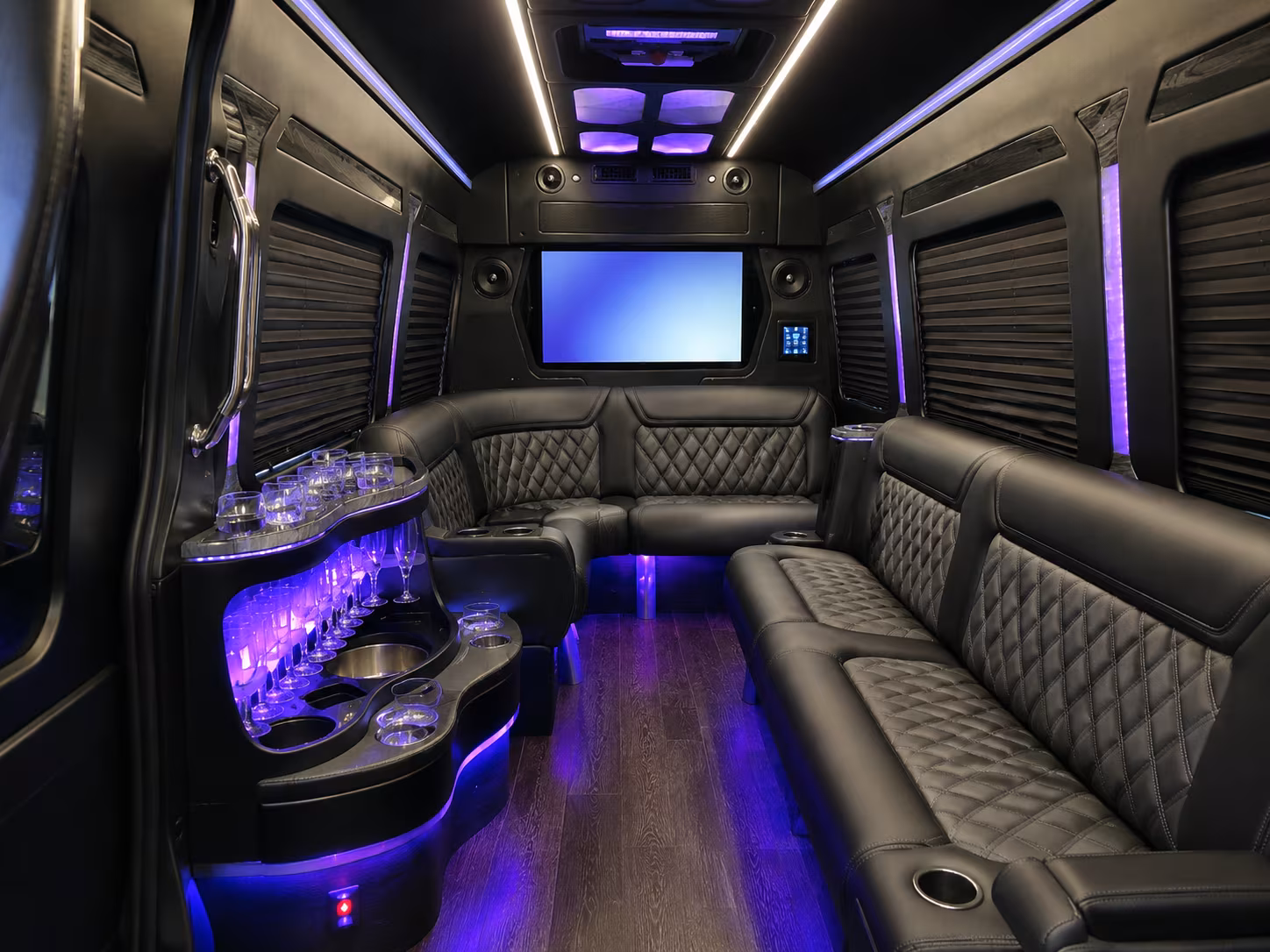 french quarter nightlife bachelorette parties and bar crawl transportation